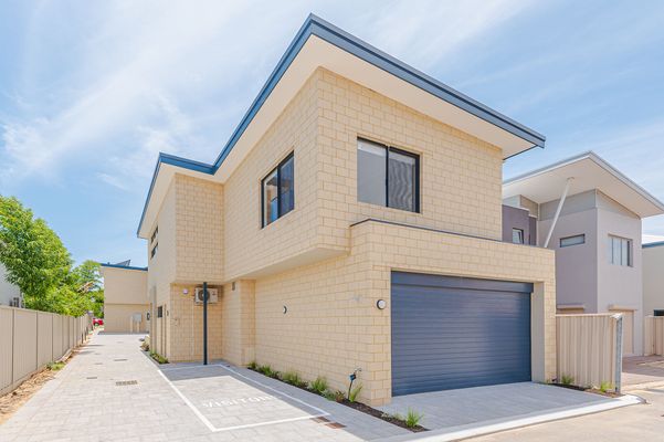 2/11 MORRISON ST, MAYLANDS, WA 6051