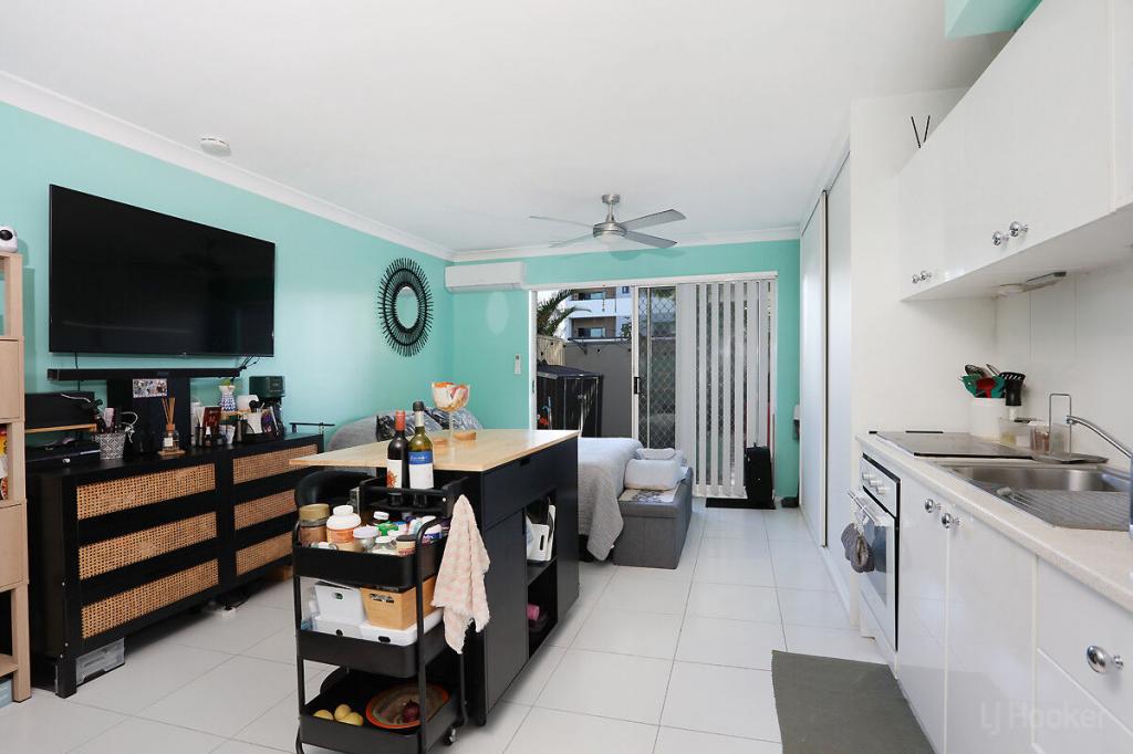 8/125 Frank St, Labrador, QLD 4215
