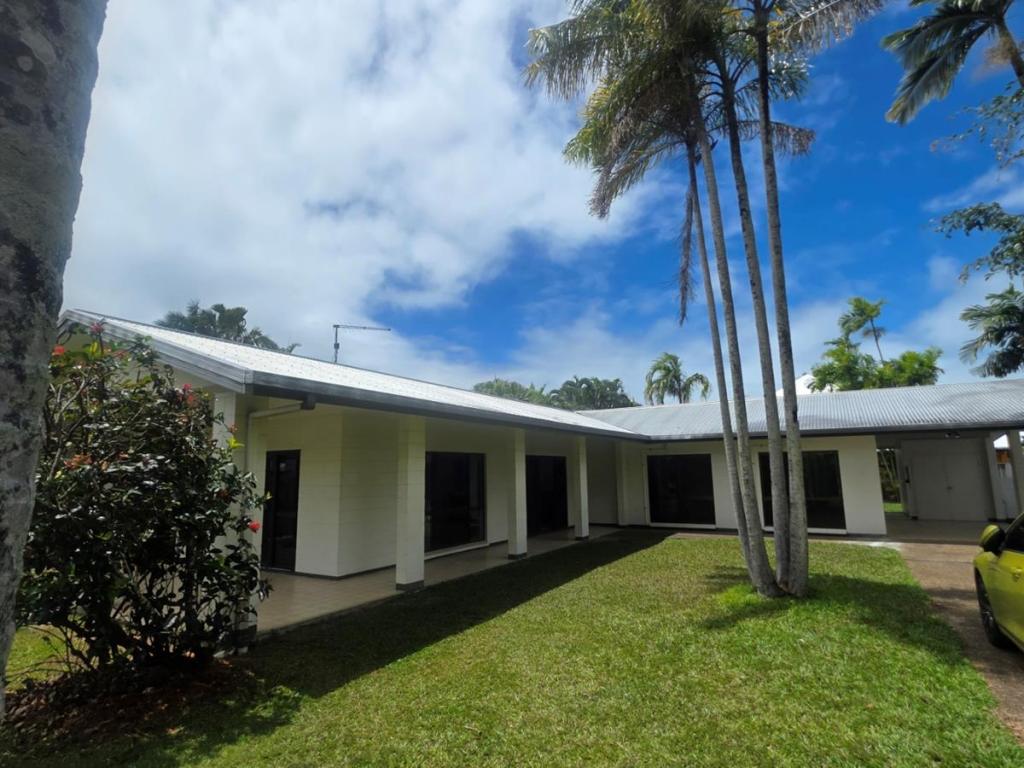 12 Thais St, Palm Cove, QLD 4879