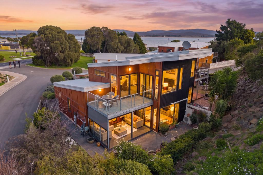 4/2 Dune Pl, Low Head, TAS 7253