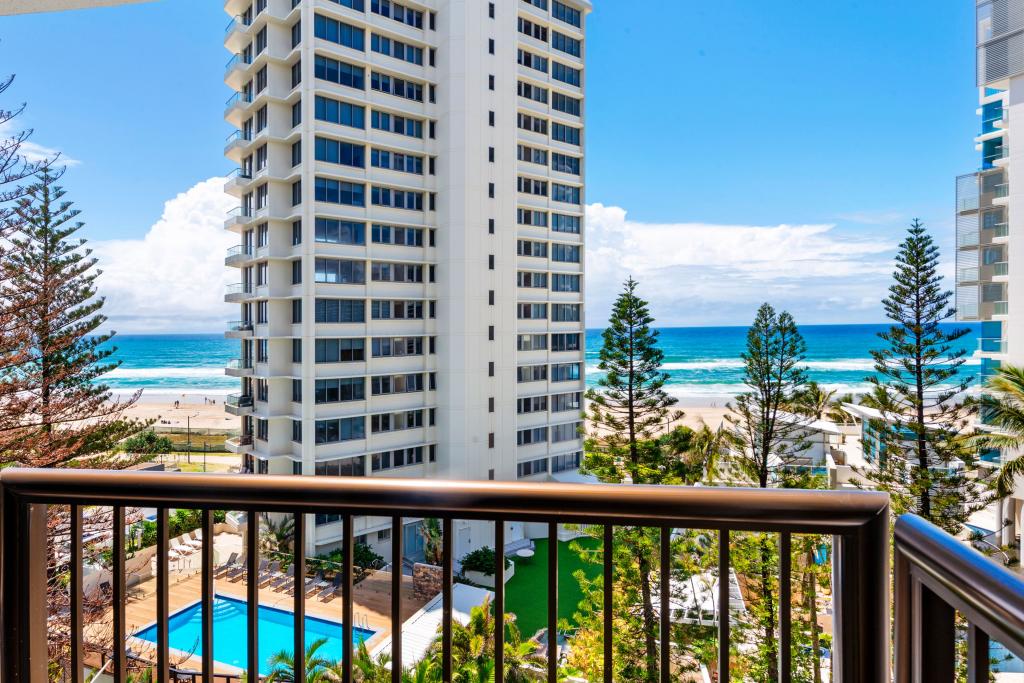 602/28 Northcliffe Tce, Surfers Paradise, QLD 4217