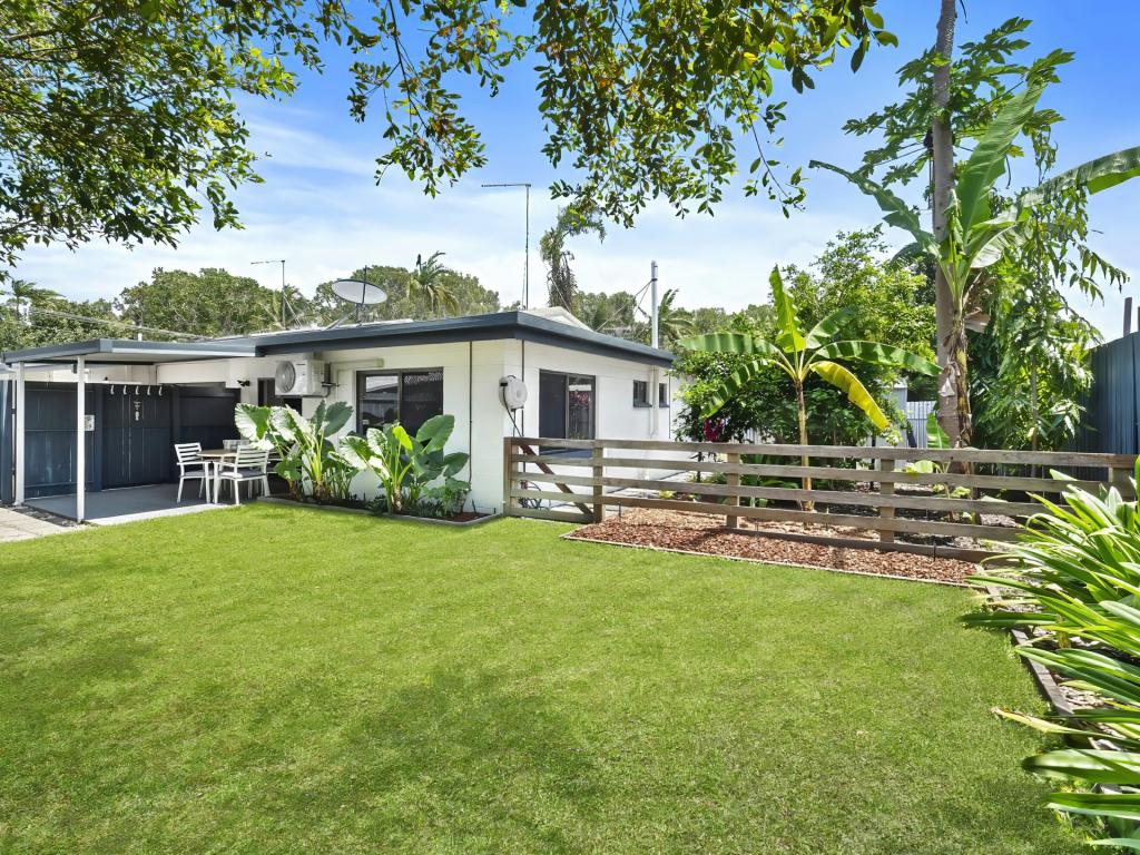 2/14 NARELLE CL, YORKEYS KNOB, QLD 4878