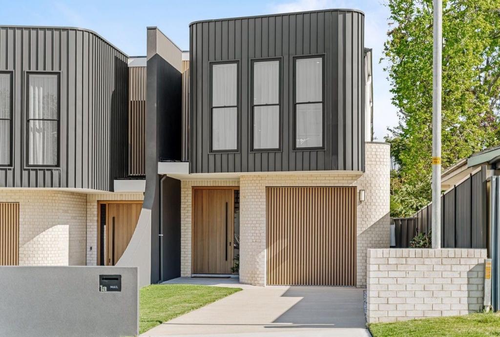 1A MONTEREY AVE, MANNERING PARK, NSW 2259