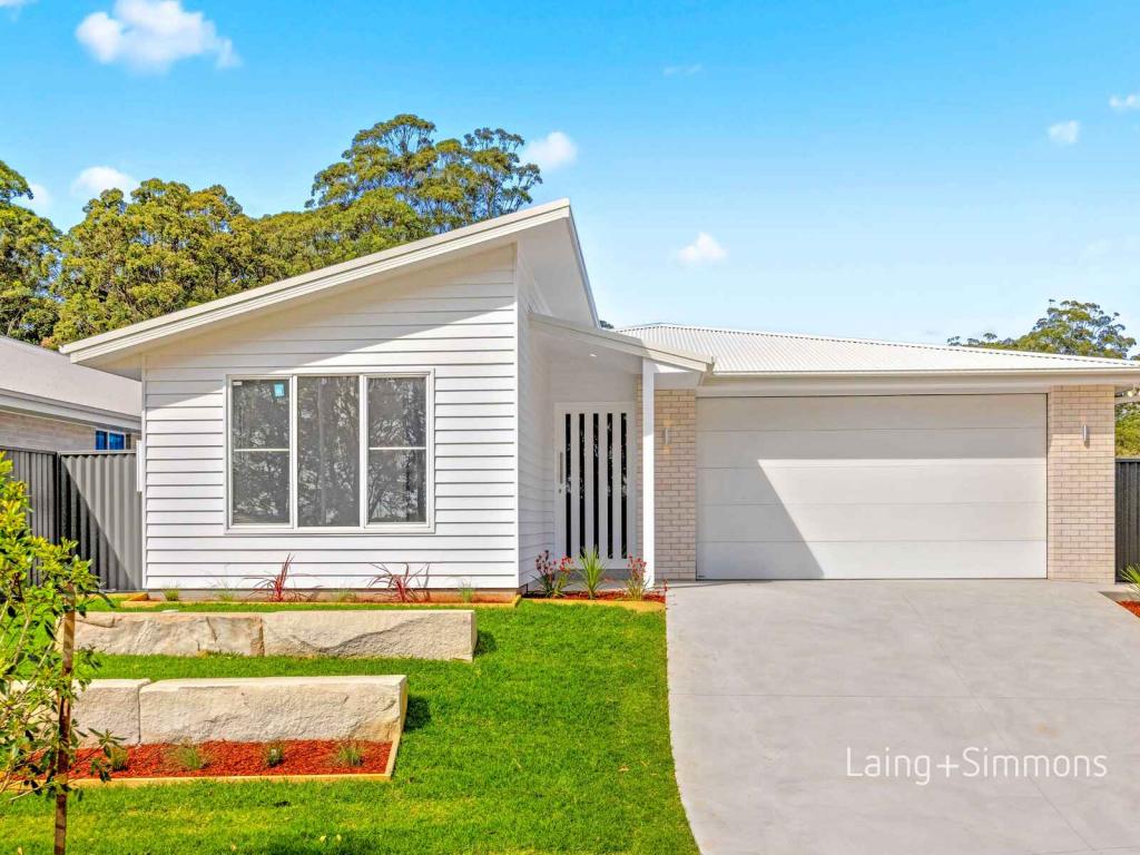 11 LEWIN CCT, PORT MACQUARIE, NSW 2444