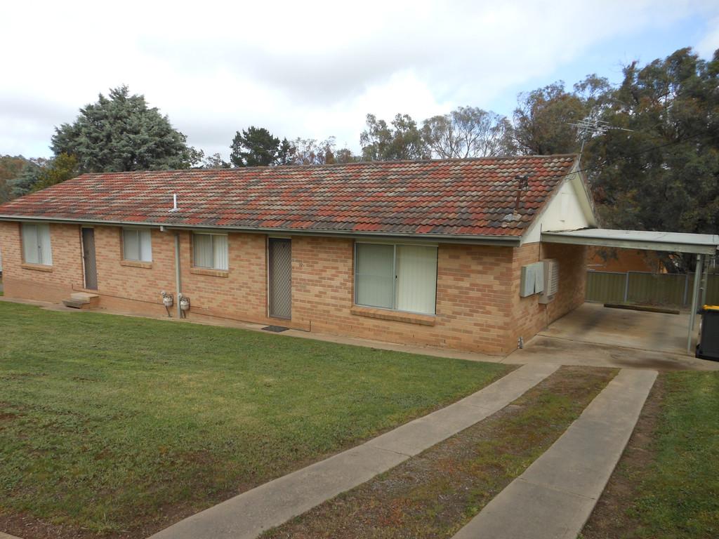 1/32 Blackett Ave, Young, NSW 2594