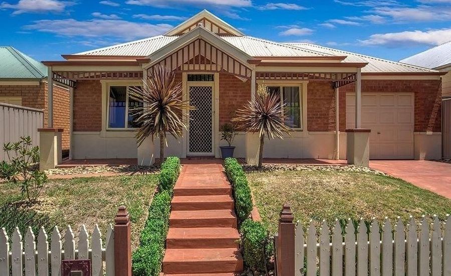 84 Hamilton Hume Pde, Craigieburn, VIC 3064