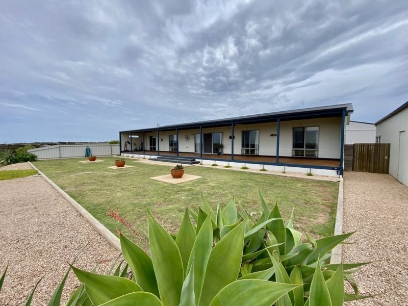 18 Wheaton Dr, Streaky Bay, SA 5680