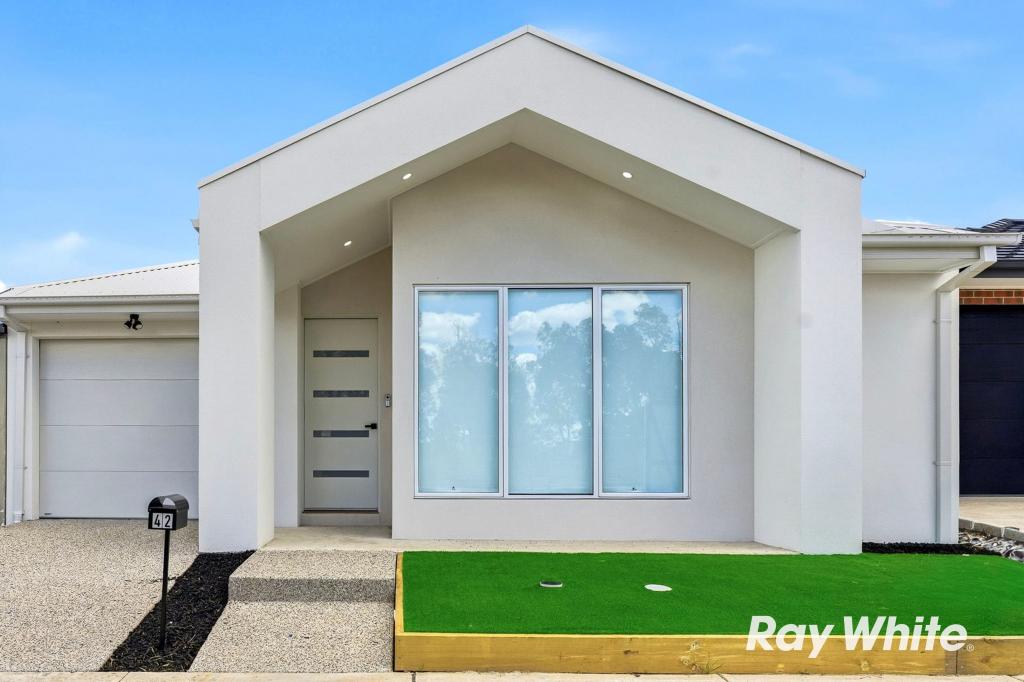 8 MIMICUS DR, WOLLERT, VIC 3750