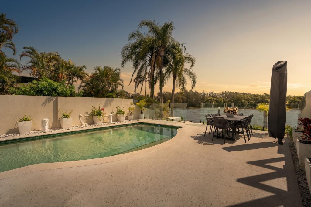 7102 Marine Dr W, Hope Island, QLD 4212
