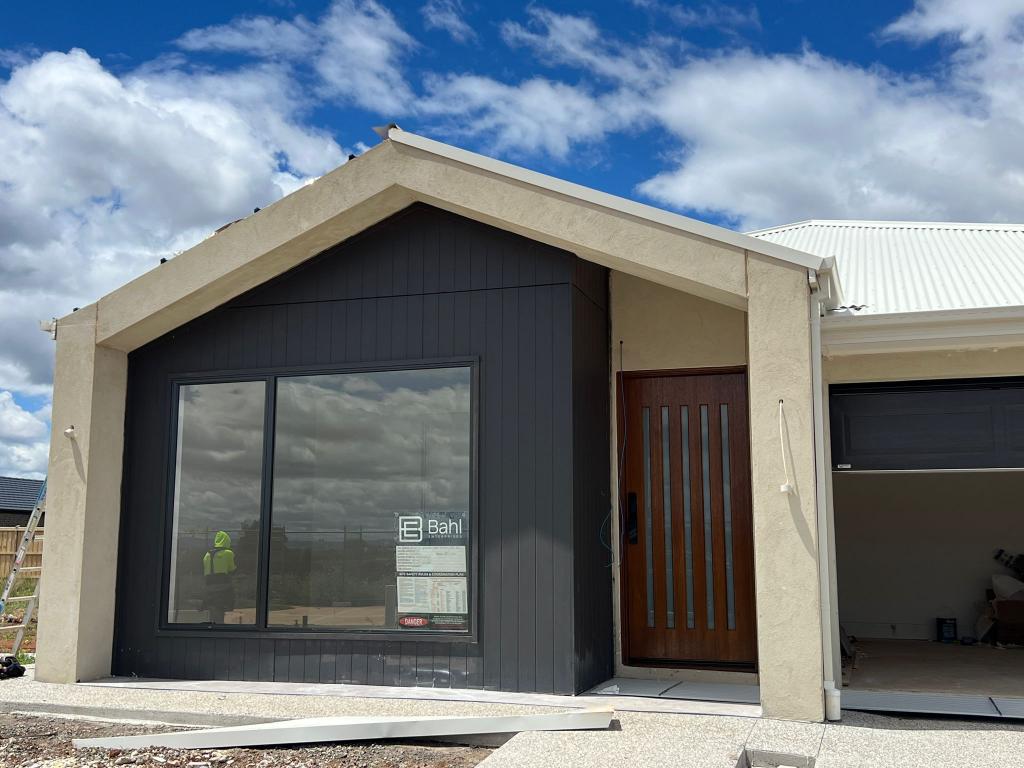 203 WHITECROSS DR, THORNHILL PARK, VIC 3335