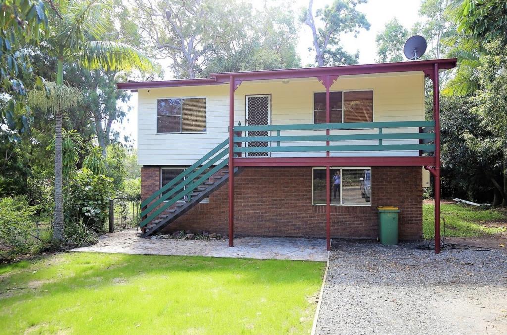 15 Kooberry St, Macleay Island, QLD 4184