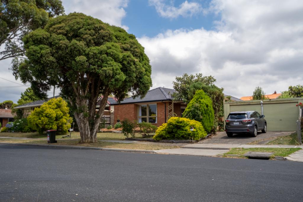 11 Bradford Ave, Greenvale, VIC 3059