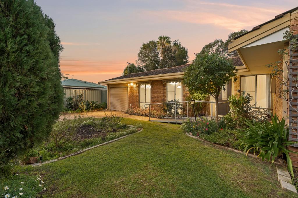 32 BIBRA DR, BIBRA LAKE, WA 6163