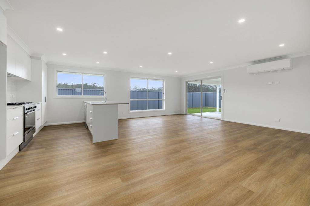 22 Wainscott Ave, Thrumster, NSW 2444