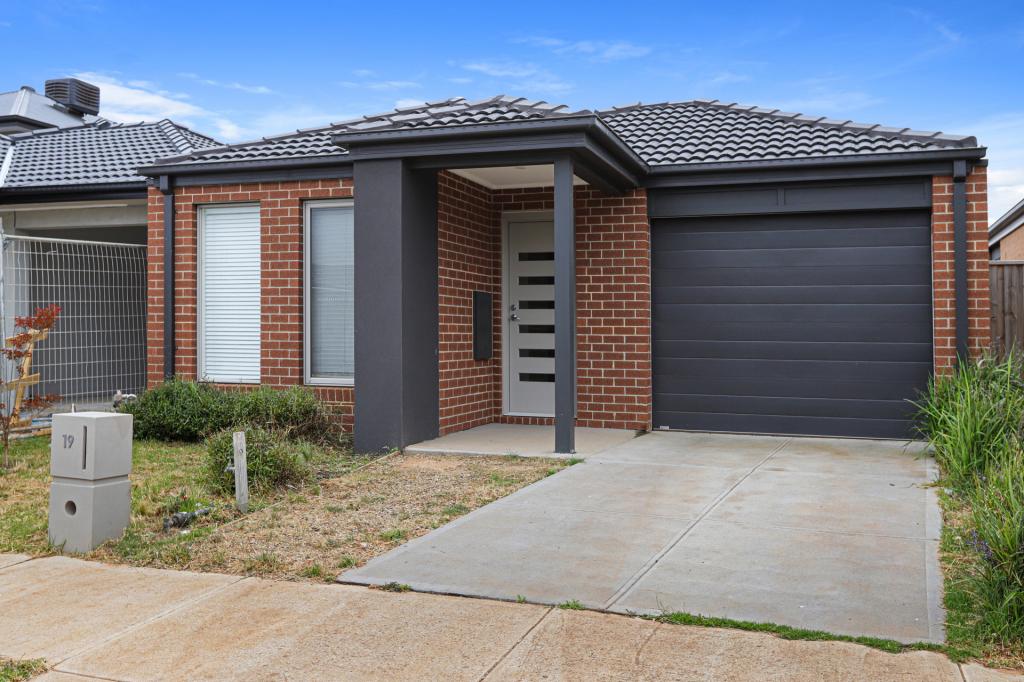 19 Leopold St, Strathtulloh, VIC 3338