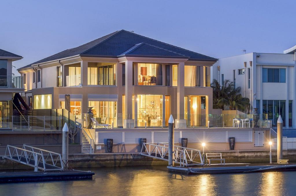 22 Knightsbridge Pde, Paradise Point, QLD 4216