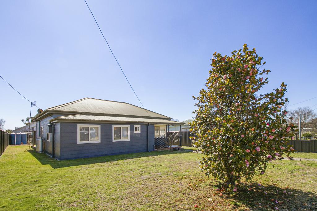 11 Phillip Ave, Uralla, NSW 2358