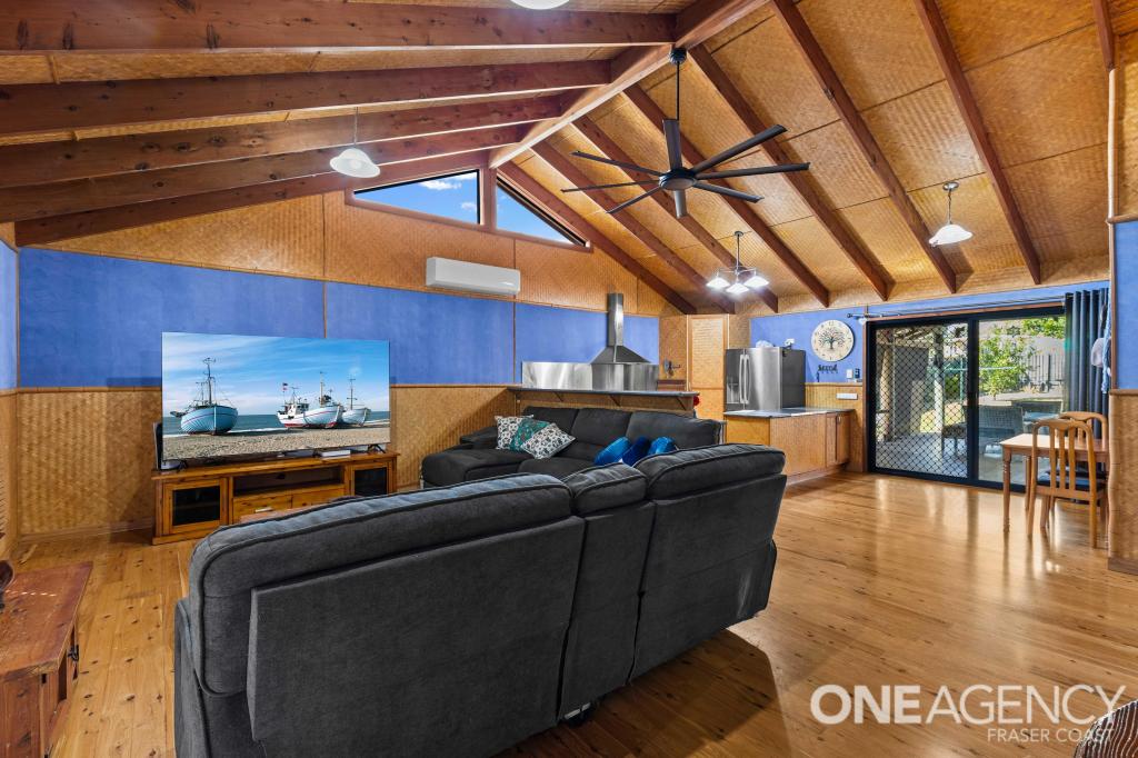 11 BRUCE ST, TORQUAY, QLD 4655