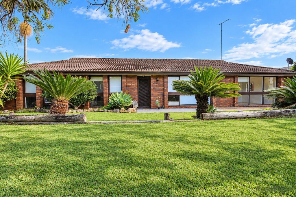 19 Jacaranda Dr, Georges Hall, NSW 2198