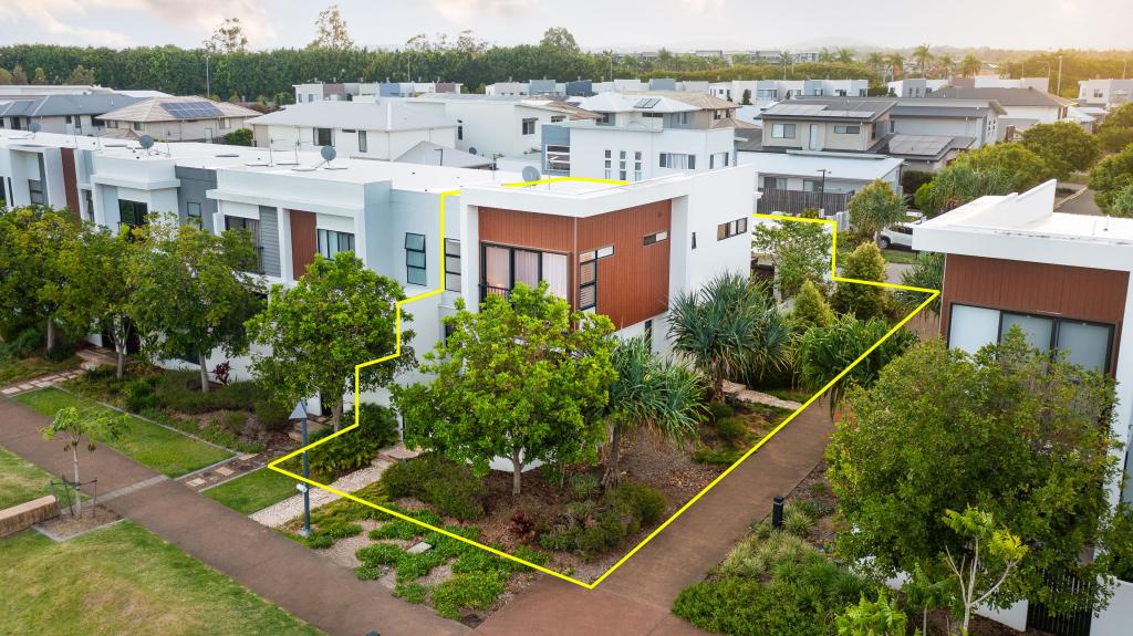 19 PARK LANE, HOPE ISLAND, QLD 4212