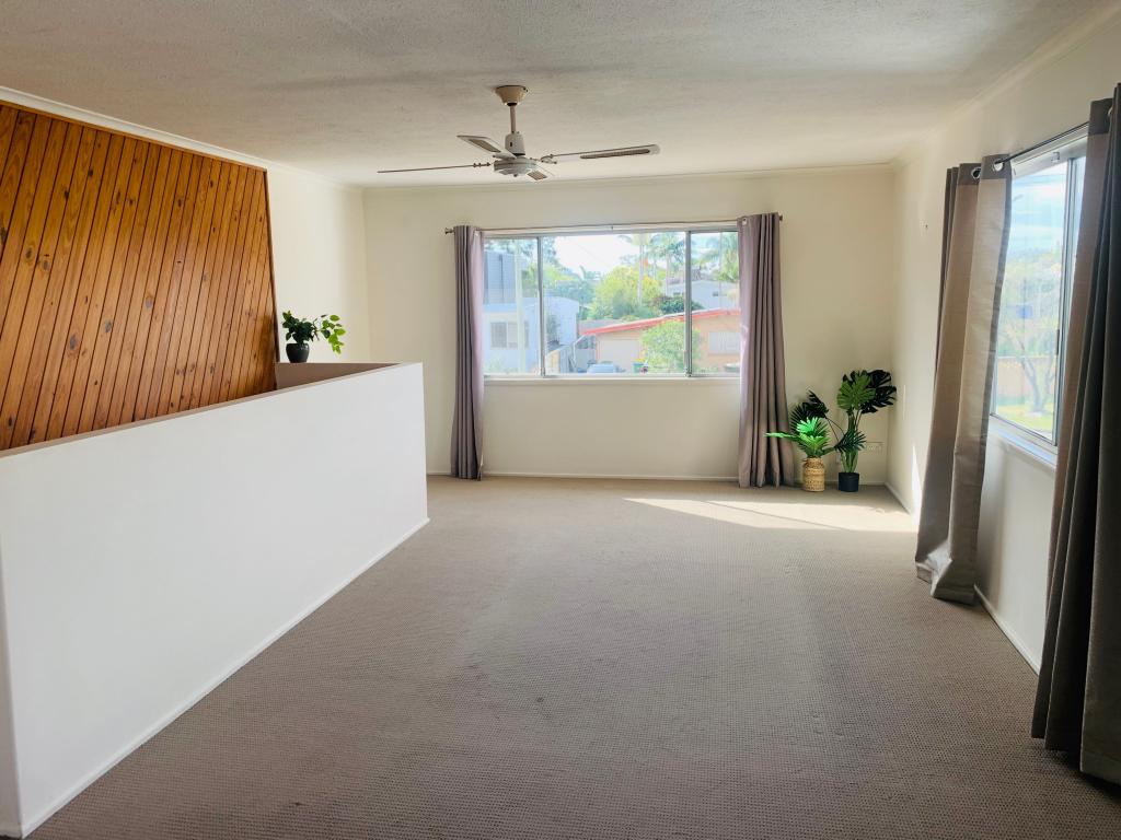 32 Kallay St, Miami, QLD 4220
