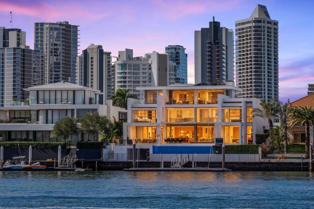 117 Commodore Dr, Surfers Paradise, QLD 4217