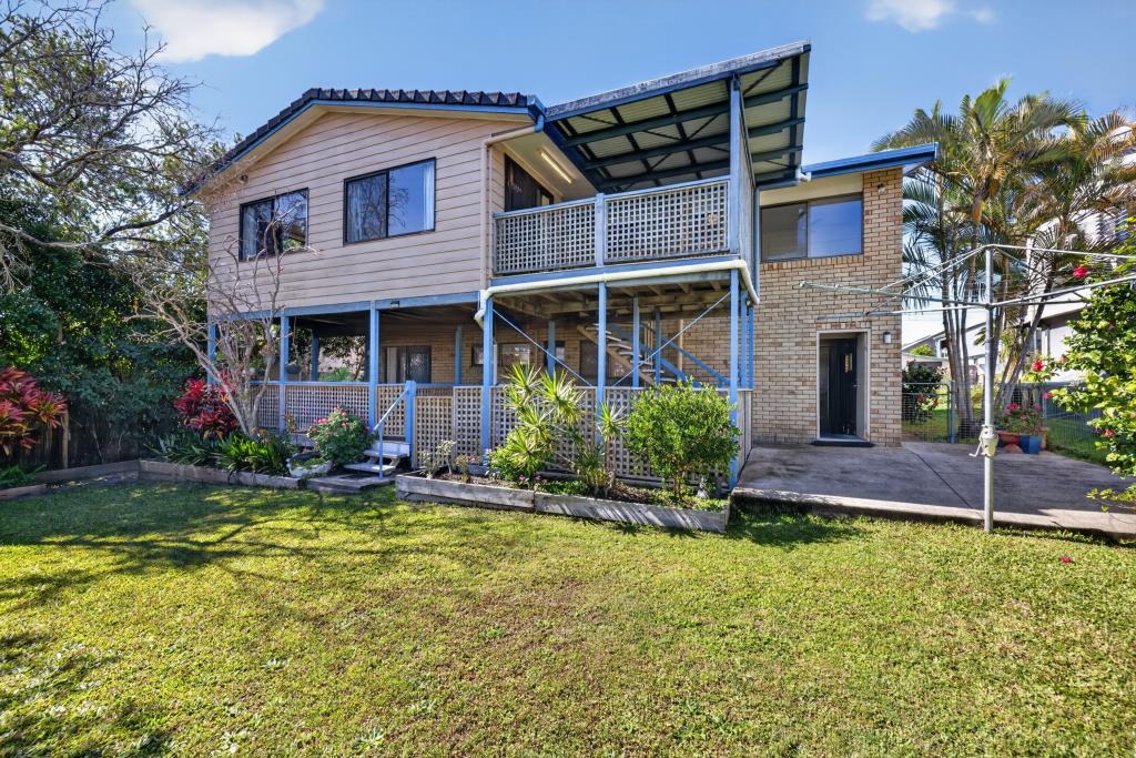 12 Hill St, Currimundi, QLD 4551
