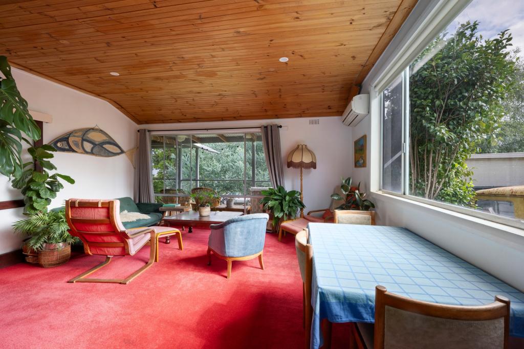 18 Mountain Ave, Mount Beauty, VIC 3699