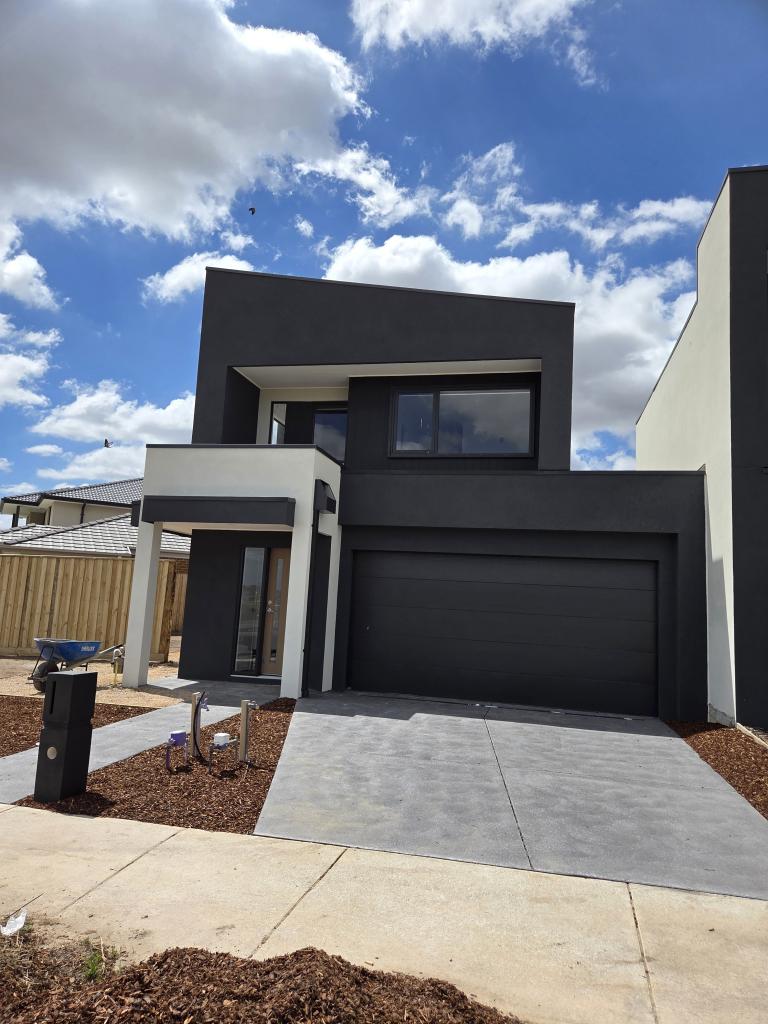 34 Montagna Dr, Clyde, VIC 3978