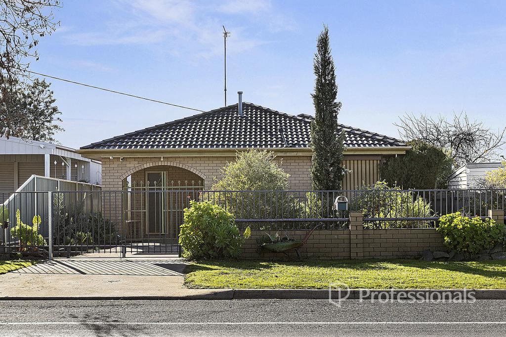 8 DUNDAS RD, MARYBOROUGH, VIC 3465