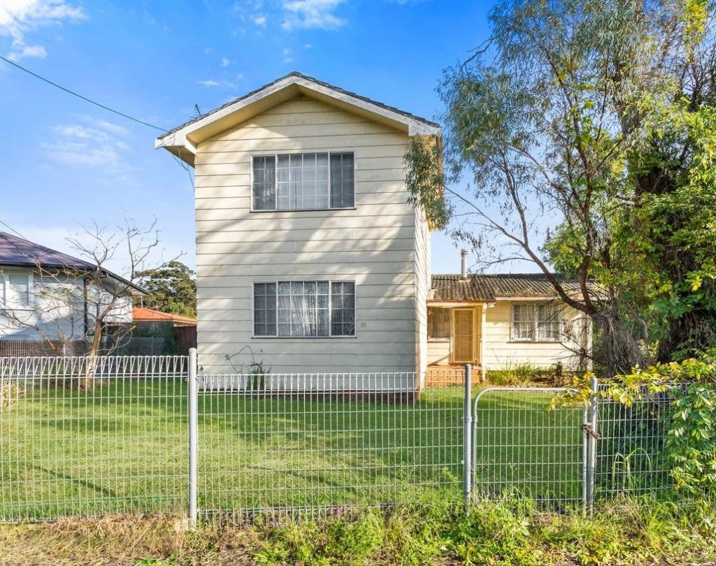 18 Karoola St, Busby, NSW 2168