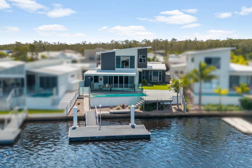 31 Bond St, Pelican Waters, QLD 4551