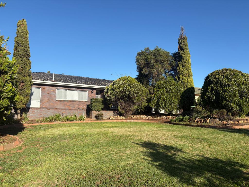 82 Lewis St N, Coolamon, NSW 2701