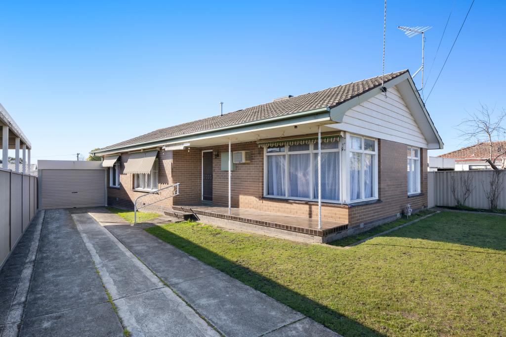 2 STAMFORD ST, WENDOUREE, VIC 3355