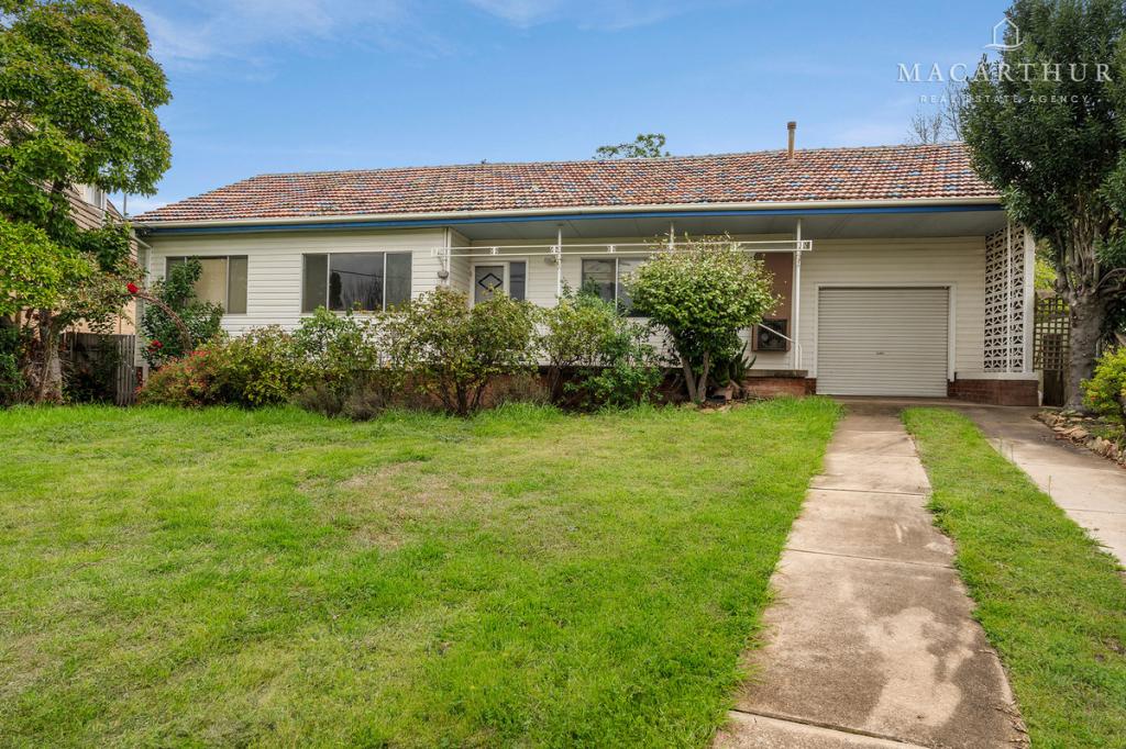 4 Kennedy Ave, Kooringal, NSW 2650