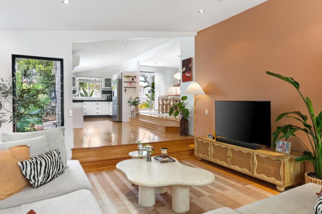 9 Saltash St, Labrador, QLD 4215