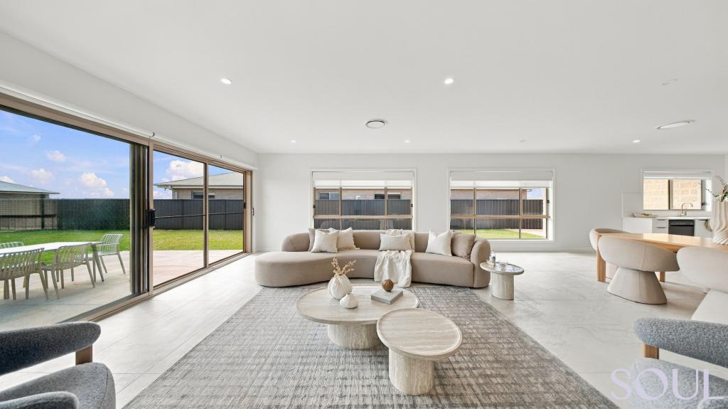 63 PIPER CCT, GRIFFITH, NSW 2680