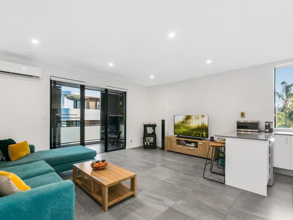 205/161 Great Western Hwy, Mays Hill, NSW 2145