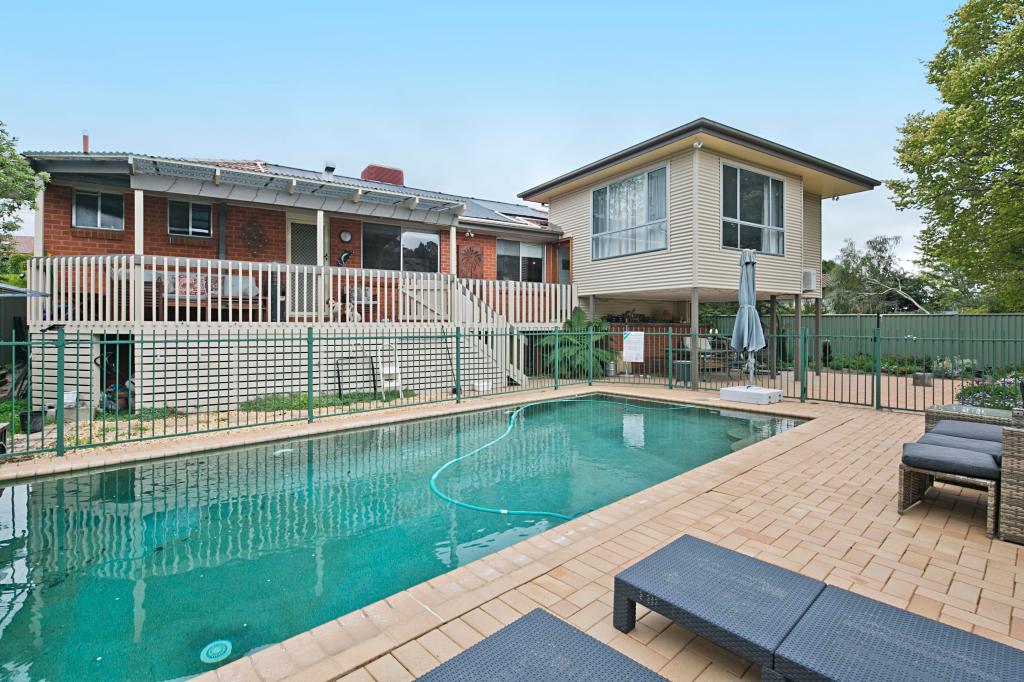 10 Woodger Pde, Karabar, NSW 2620