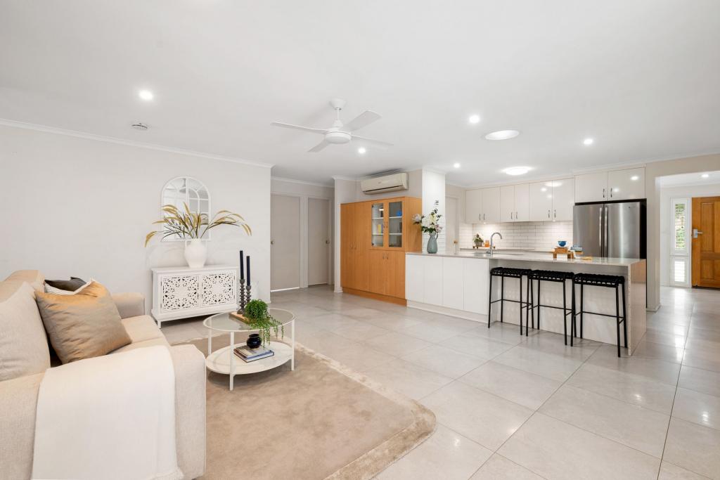 18 Appleton St, Carindale, QLD 4152