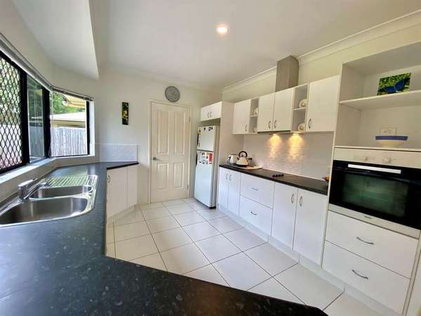 6 Kerlin Cl, Redlynch, QLD 4870