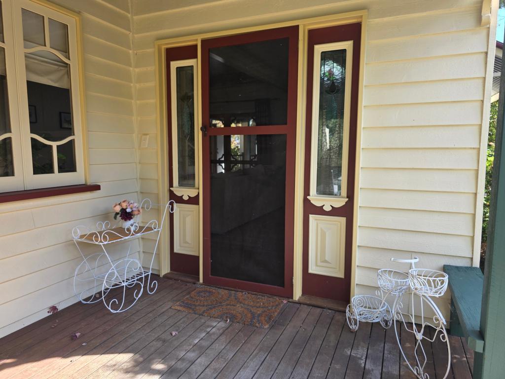 27 Bassel Rd, Stanthorpe, QLD 4380
