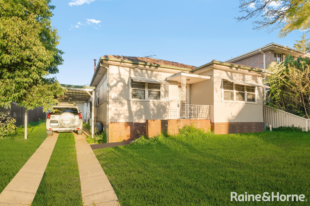 102 Canterbury Rd, Glenfield, NSW 2167