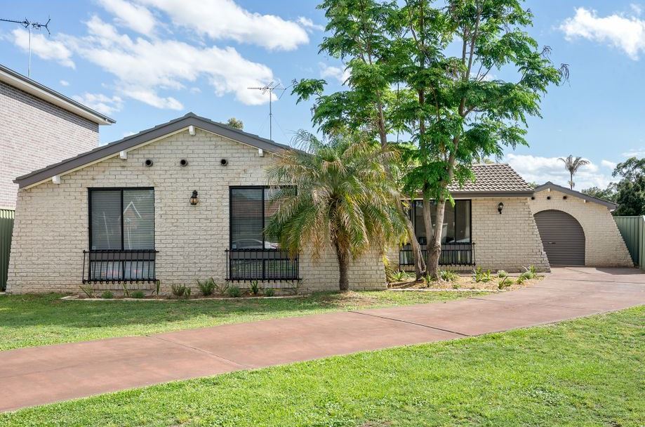 4 Davidson Cl, St Clair, NSW 2759