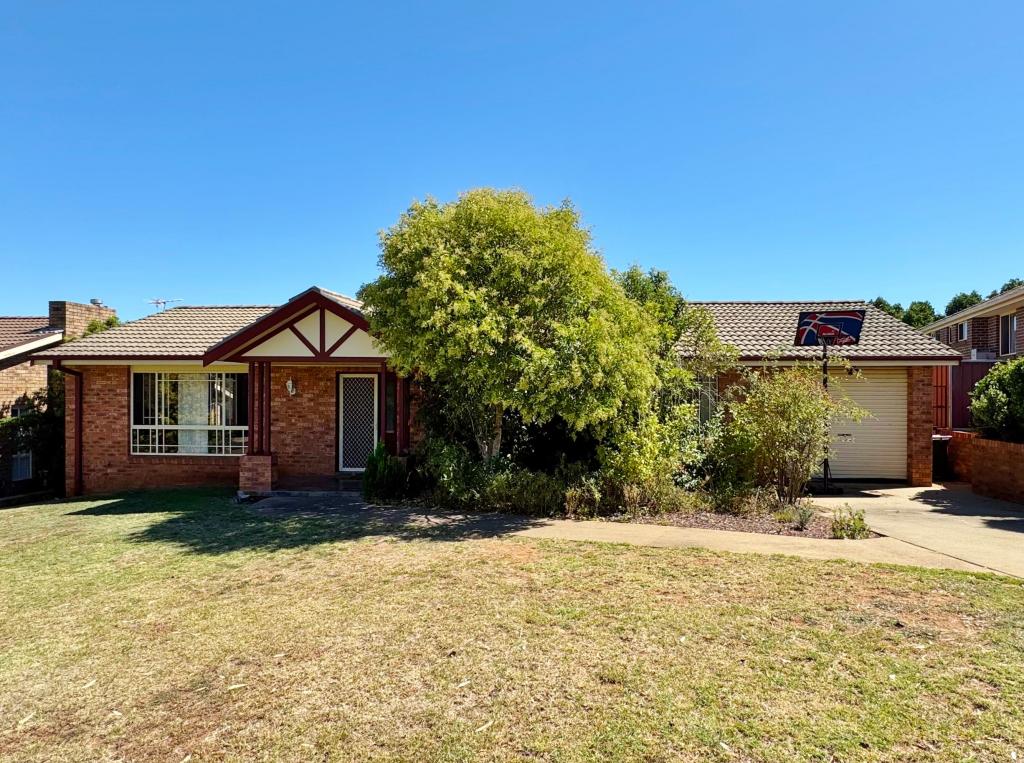 3 Martin Ct, Young, NSW 2594