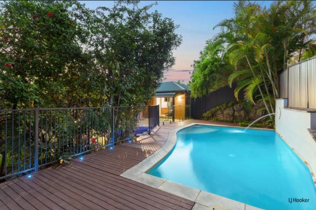 26 Forest Dr, Elanora, QLD 4221