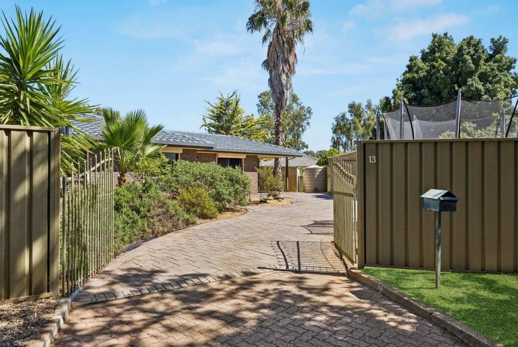 13 Pearson St, Parafield Gardens, SA 5107