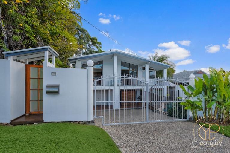 77 YAKOLA PDE, ALEXANDRA HEADLAND, QLD 4572