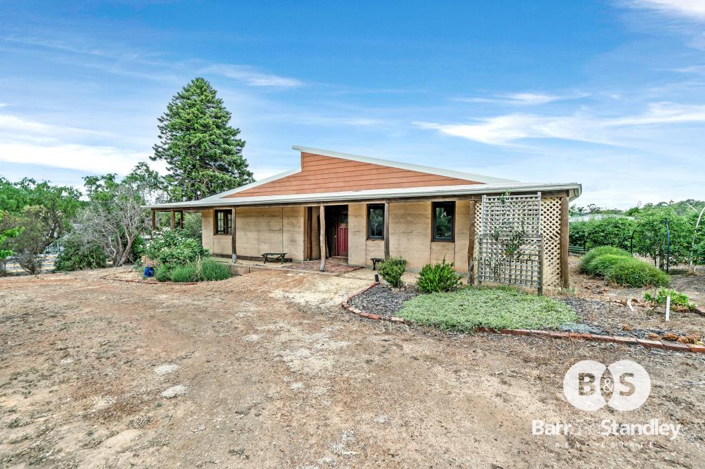 9 Six Mile Rd, Dinninup, WA 6244