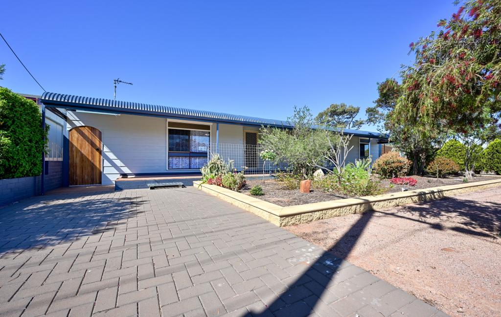 4 Lawrence Pl, Port Augusta West, SA 5700